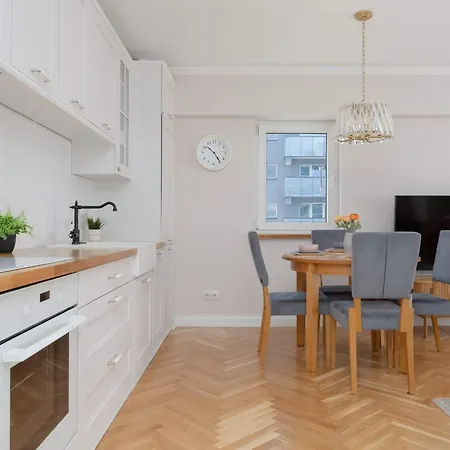 Beautiful In The Center Near The Palace Of Culture And Science By Renters Apartamento