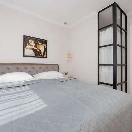 Beautiful In The Center Near The Palace Of Culture And Science By Renters * Varsóvia