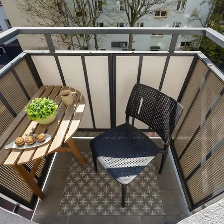 Beautiful In The Center Near The Palace Of Culture And Science By Renters